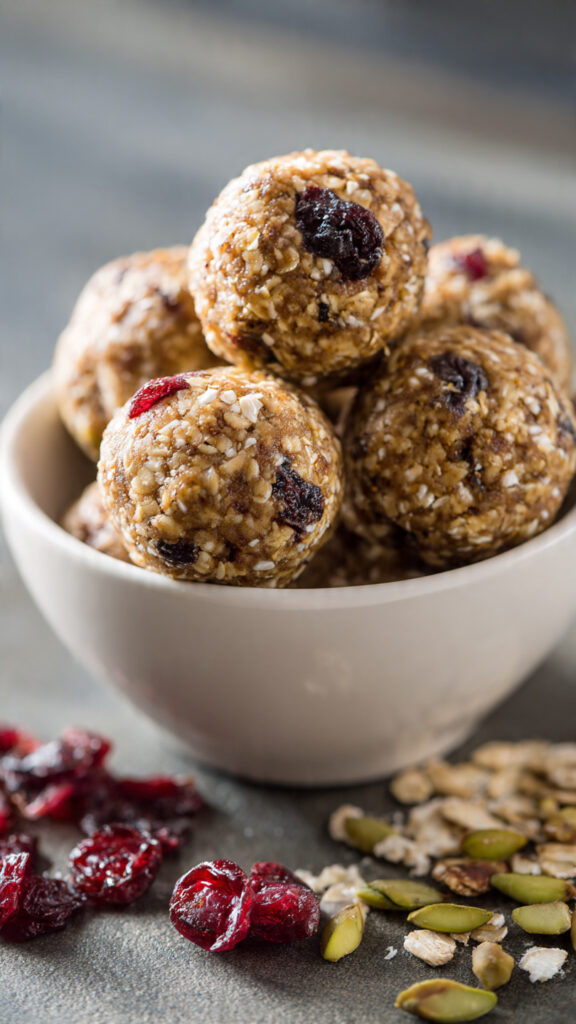 gluten_free_energy_balls_made_with_oats_nuts (2)